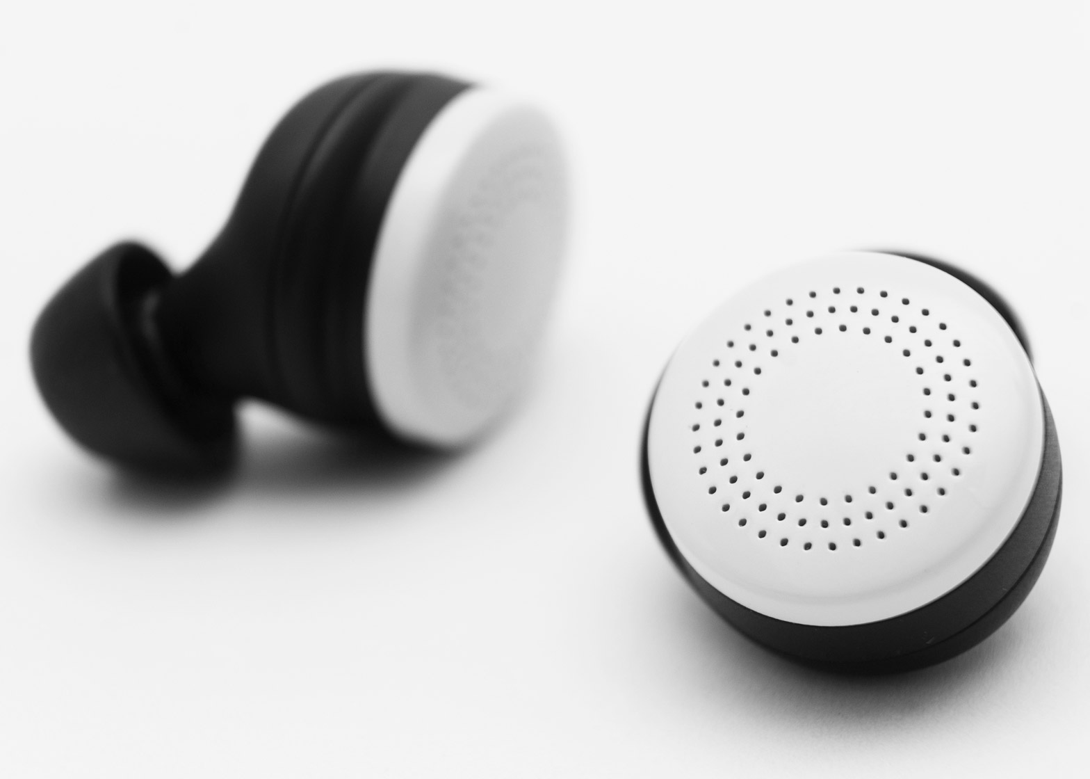 Here-Active-Listening-earbuds_Doppler-Labs_dezeen_1568_0